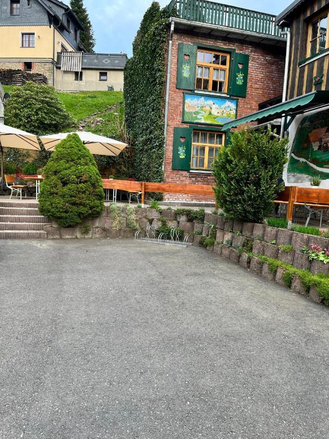 Gasthof & Pension "Schwarzer Adler" Masserberg Exterior foto